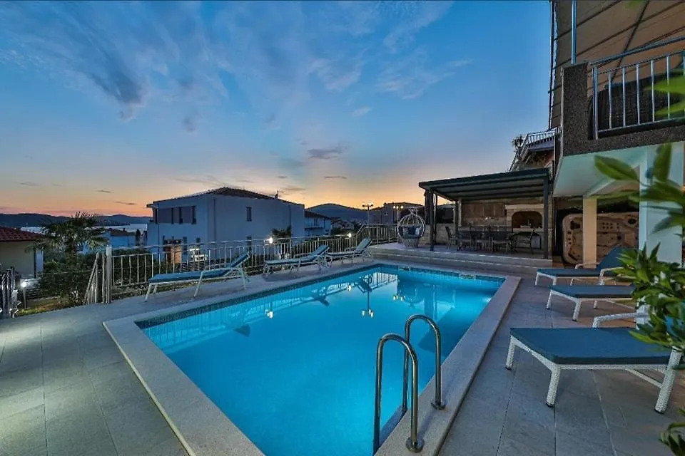 Villa Urban Trogir 0*,